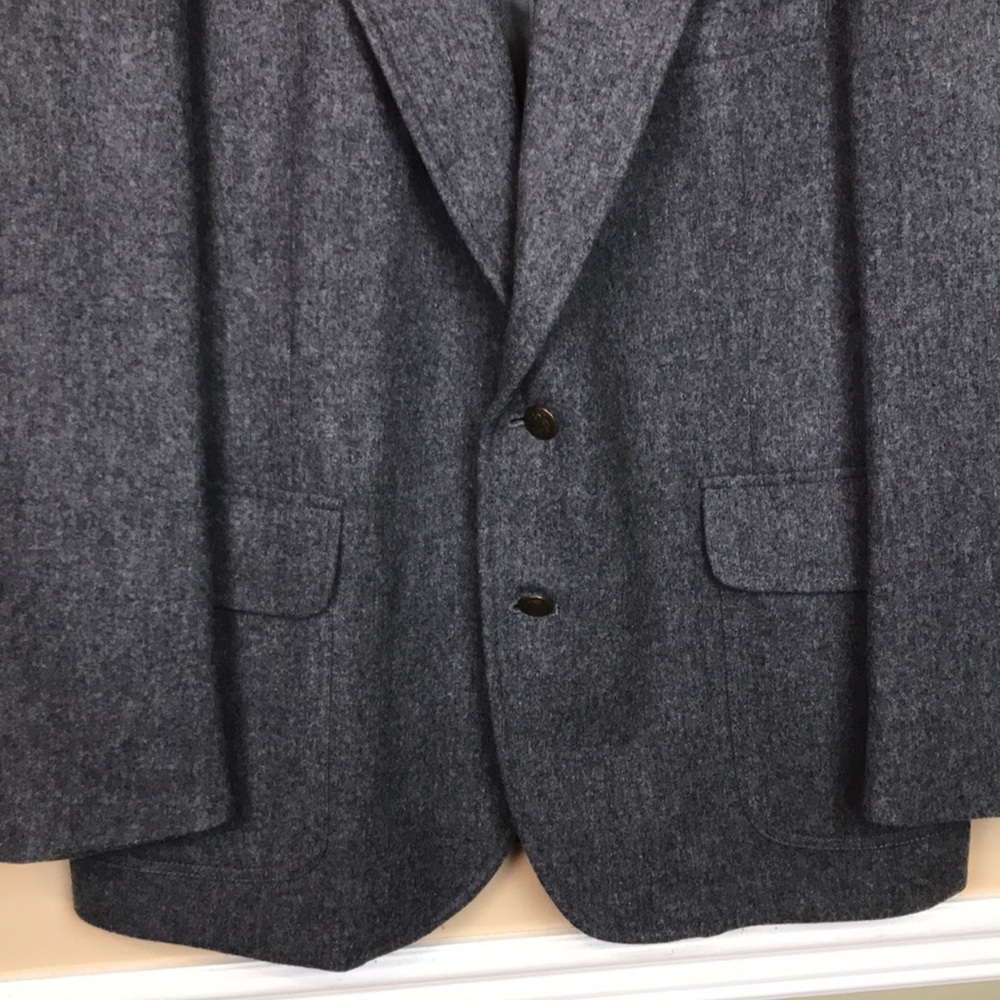 Pendleton Men’s Virgin Wool 2-Button Gray Suit Ja… - image 3